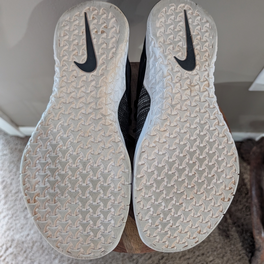 Nike Black and White Athletic Shoes - Picture 3 of 4
